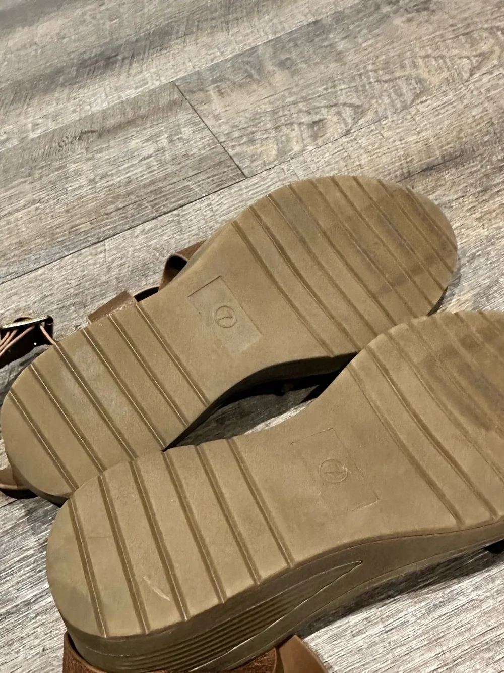B-52 by Bullboxer Brown Leather Wedge Sandals Size 7